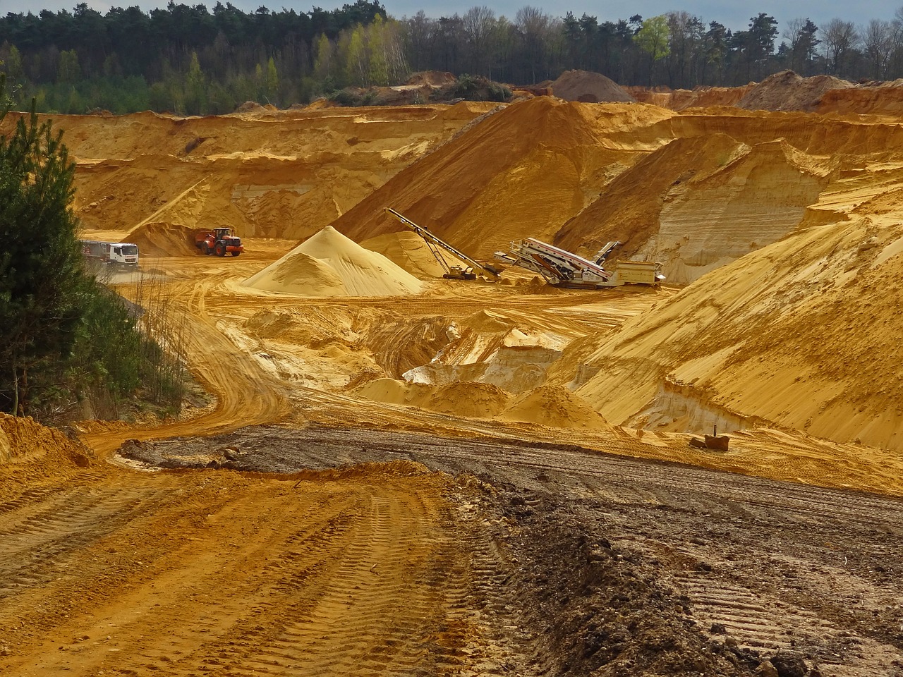 open-pit-mining-567722_1280 mining-pit