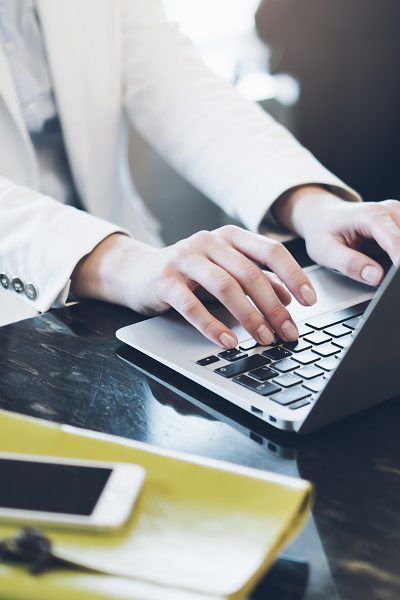 shutterstock_404101576-600 laptop